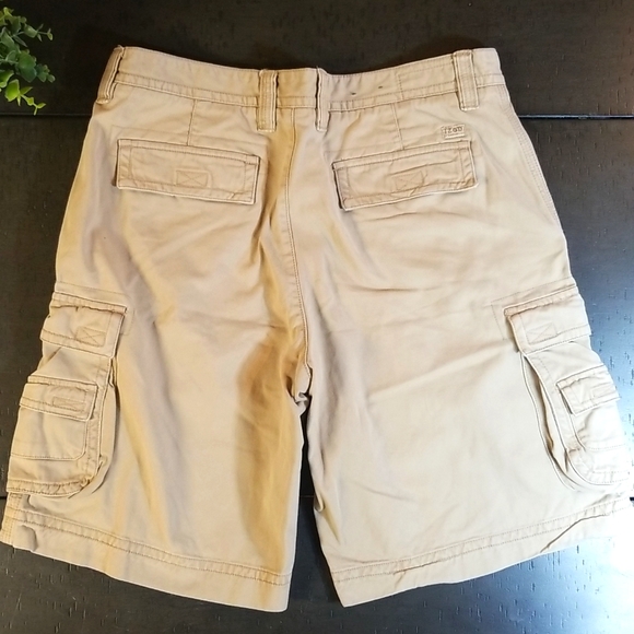 Izod Khaki Shorts 34 - Picture 2 of 3